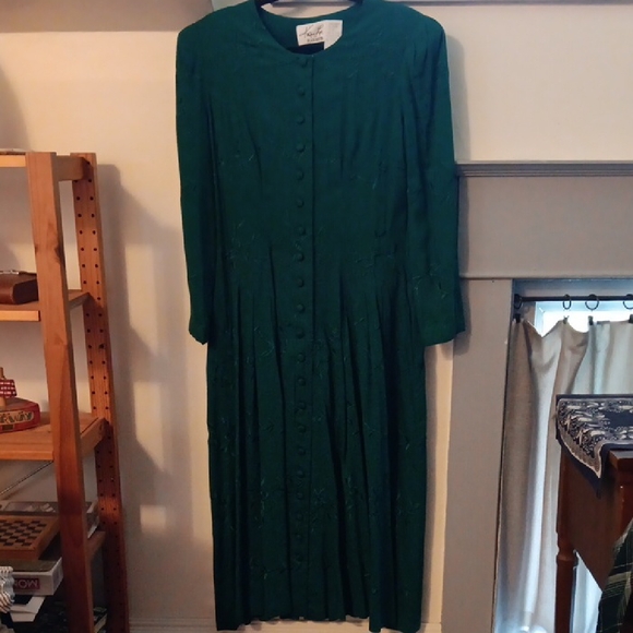 Green Textured Long Sleeve Dress - Picture 1 of 9